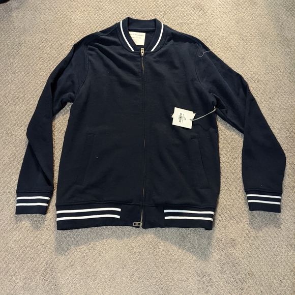 Sweaters and Sweatshirts - Picture 6 of 13